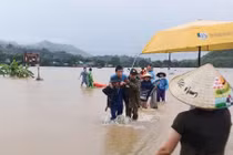 Mưa kéo dài, nhiều nơi ở Thái Nguyên ngập sâu