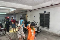 Hướng dẫn 20 người thoát nạn trong vụ cháy chung cư mini