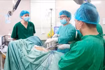 Đau tức ngực thoáng qua không ngờ kén khí phổi nguy kịch