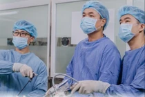 Đau tức bụng khi ăn no, đi khám phát hiện nang gan lớn chèn ép dạ dày