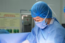 Cứu sống mẹ con sản phụ rau bong non ở thai hơn 30 tuần