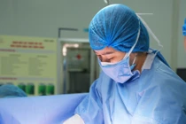 Cứu sống mẹ con sản phụ rau bong non ở thai hơn 30 tuần