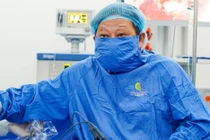 2,5 giờ đưa khối u xơ tử cung gần 14 cm choán gần hết ổ bụng ra ngoài