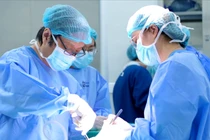 Đau họng, ăn uống khó chịu, người đàn ông 52 tuổi bị ung thư lưỡi