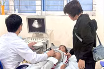 Bé 7 tuổi sốt, đau bụng không ngờ vỡ nang ruột đôi