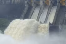 Mưa to gây ngập lụt tại Huế, các hồ thủy điện tăng cường xả lũ