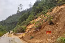 Mưa lũ dữ dội tại Đà Nẵng, gần 400 hộ dân được di dời khẩn cấp