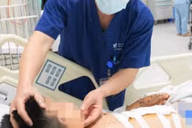 Nhặt được vật lạ để nghịch trẻ 9 tuổi nguy kịch từ kíp nổ tự chế