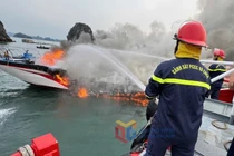 Cháy tàu du lịch 132 chỗ ngồi ở Quảng Ninh