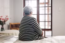 Sai lầm trong nuôi dạy con khiến cha mẹ cô đơn tuổi già