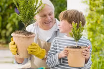 Làm thế nào để con yêu thương, gần gũi ông bà?