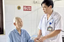 Cứu sống cụ ông 85 tuổi bị phình động mạch chủ bụng dọa vỡ