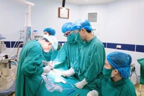 Phẫu thuật thành công cho bé gái 1 tháng tuổi mắc dị tật không có hậu môn 