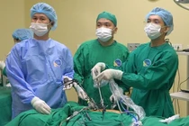 Thoát vị thành bụng hiếm gặp, người đàn ông không dám đi lại