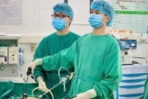 Nội soi cấp cứu người bệnh tắc ruột do dây chằng sau mổ