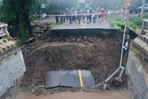 Giao thông bị ảnh hưởng nghiêm trọng do bão số 13 tại Gia Lai