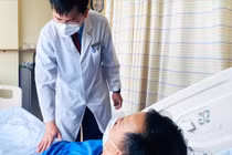 Đang ăn chè đau quặn bụng, bất ngờ phát hiện ung thư thận