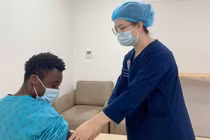 Người đàn ông tổn thương gan thận nặng do mắc sốt rét từ Nigieria