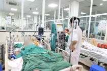 Chỉ một vết xước khi đi làm đồng, người đàn ông suýt mất mạng