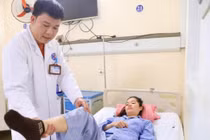 Đau hông lưng, yếu hai chân, người bệnh 31 tuổi bị cả u tủy, u trong não