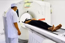 Từ Mỹ về Việt Nam phẫu thuật robot lấy u não gây liệt lưỡi