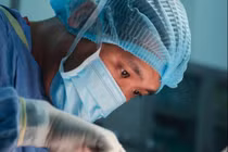 Ghép thận tự thân cứu thanh niên 27 tuổi tổn thương hệ tiết niệu, tiêu hóa