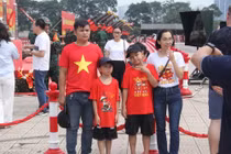 Người dân háo hức trước buổi tổng hợp luyện diễu binh lần 2