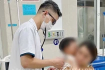 Hai anh em ngộ độc khí khi ngồi lâu trong ô tô