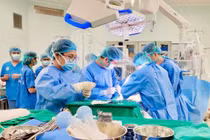 Bác sĩ chỉ rõ việc dùng thuốc ở người hiến gan, nhận gan