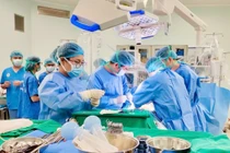 Bác sĩ chỉ rõ việc dùng thuốc ở người hiến gan, nhận gan