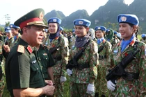 Lan tỏa hình ảnh nữ quân nhân vừa xinh đẹp duyên dáng, vừa hùng tráng