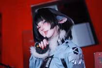 Nữ coser tắm bồn khi cosplay gây sốt khắp mạng xã hội