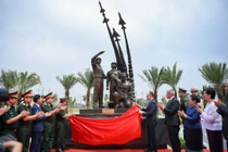 Bộ Quốc phòng gắn biển cụm tượng chuyên gia quân sự nước ngoài