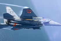 F-15E bắn tên lửa laser hạ UAV, bước ngoặt phòng không giá rẻ của Mỹ