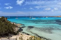 Bí ẩn 5 thi thể bị trói tay chân trôi dạt vào bãi biển