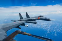 Trung Quốc gây sốc khi trang bị vũ khí laser cho tiêm kích J-11B 