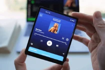 Điện thoại vuông lạ, camera lật, miễn phí AI toàn cầu