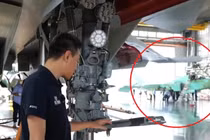 Máy bay chiến đấu J-35A Trung Quốc trên dây chuyền lắp ráp 