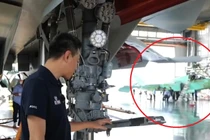 Máy bay chiến đấu J-35A Trung Quốc trên dây chuyền lắp ráp 