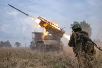 Lực lượng Nga tiếp tục bao vậy thêm một thành phố khác của Ukraine