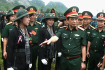 Đại tướng Phan Văn Giang kiểm tra hợp luyện các lực lượng diễu binh A80