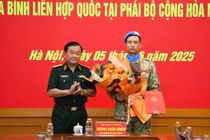 Trao quyết định của Chủ tịch nước cho sĩ quan làm nhiệm vụ gìn giữ hòa bình