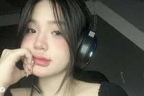 Nữ game thủ Việt gây sốt với phong cách táo bạo khó rời mắt