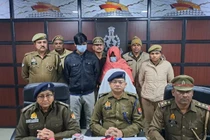 Phát hiện thi thể một phụ nữ trong vali giữa cánh đồng