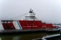 Thiếu phương tiện, Tuần duyên Mỹ dùng tạm tàu phá băng cũ