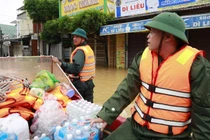 Lực lượng vũ trang sát cánh cùng nhân dân Đà Nẵng khắc phục hậu quả mưa lũ
