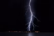 Trên đường đi học về, 3 nữ sinh bị sét đánh tử vong