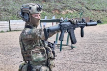 Thực tế khắc nghiệt ở Ukraine giúp Nga nâng cấp AK-12
