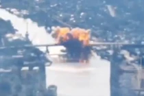 Cầu huyết mạch Kherson đứng vững sau khi hứng loạt bom lượn Nga