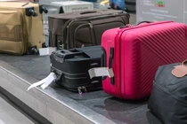 Phát hiện bé 2 tuổi trong vali ở khoang hành lý xe buýt